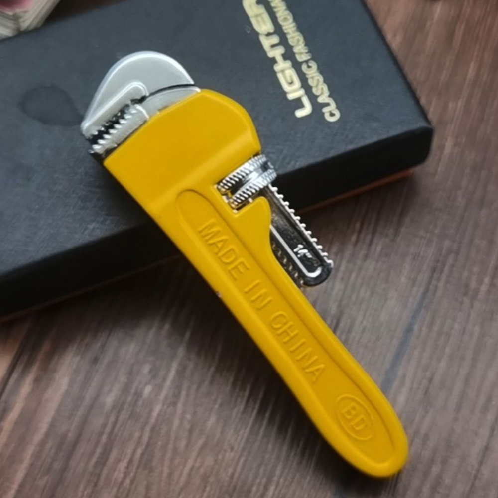 Smoke King Pipe Wrench Jet Flame Lighter, Windproof Refillable Butane Torch Lighter, Adjustable Single Jet Flame Metal Pocket Lighter for Cigars, Candles, BBQ, Camping & Gifts (Yellow)